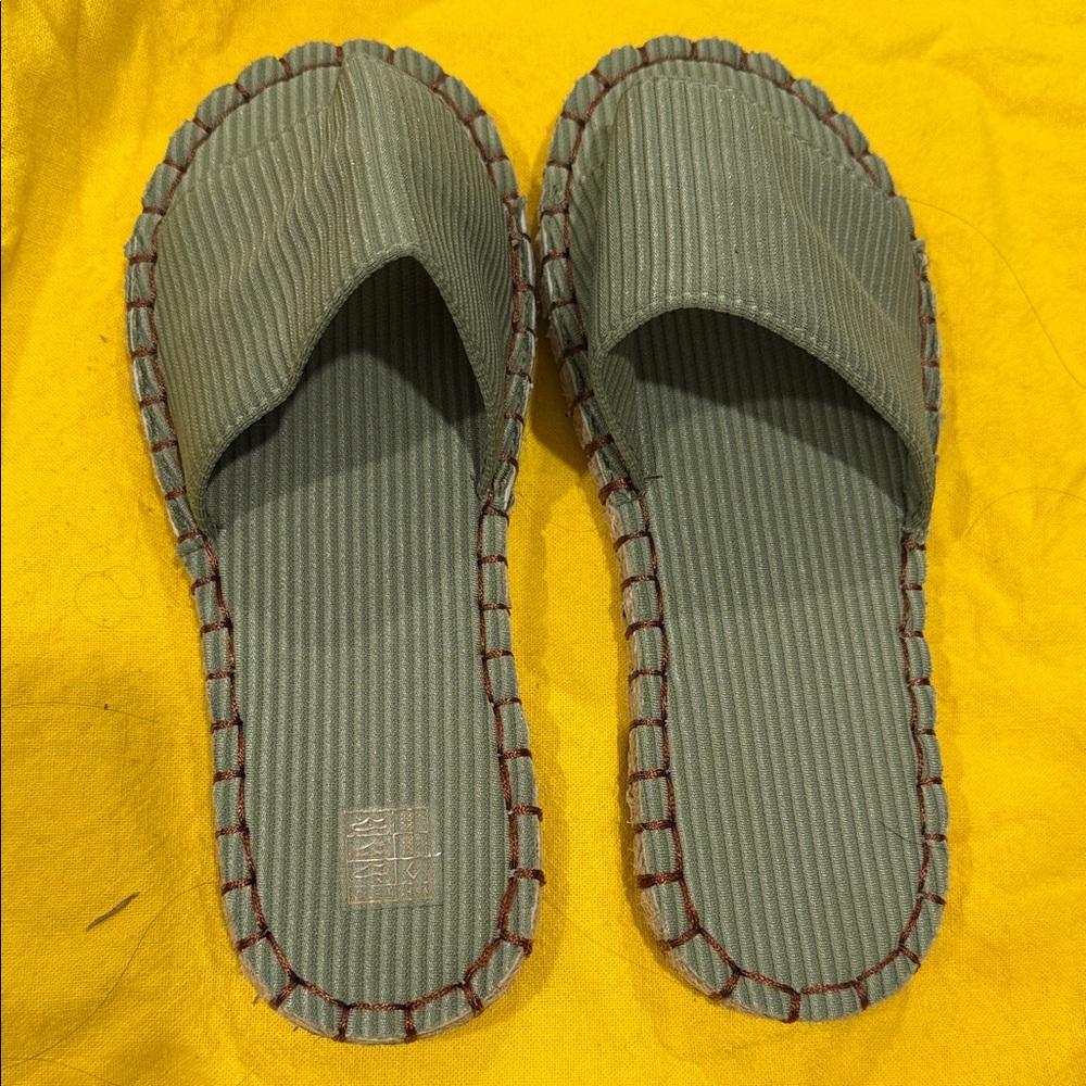 Green Ribbed Slide Sandals - Picture 3 of 3